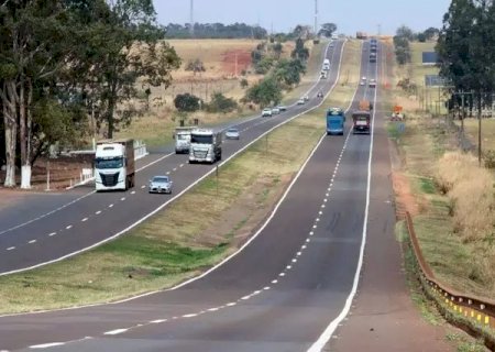 Câmara Federal aprova  piso de R$ 5 mil para caminhoneiros e anistia multas de bloqueios de 2022