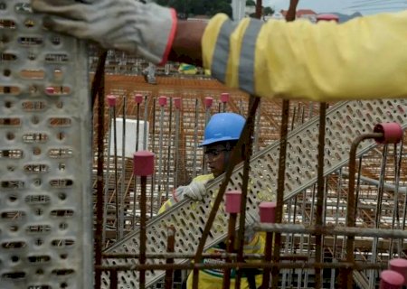 Desempenho da construção recua em junho e condições financeiras seguem negativas