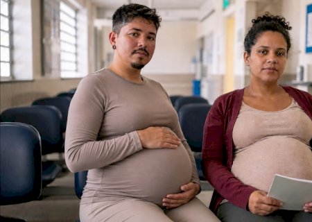Cuiabá proíbe caderneta do SUS que afirma que “homens trans podem engravidar'