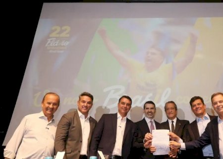 Flávio Bolsonaro recebe apoio de governadores eleitos e Cury